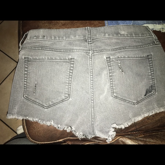 EXPRESS SHORTS - Picture 2 of 4